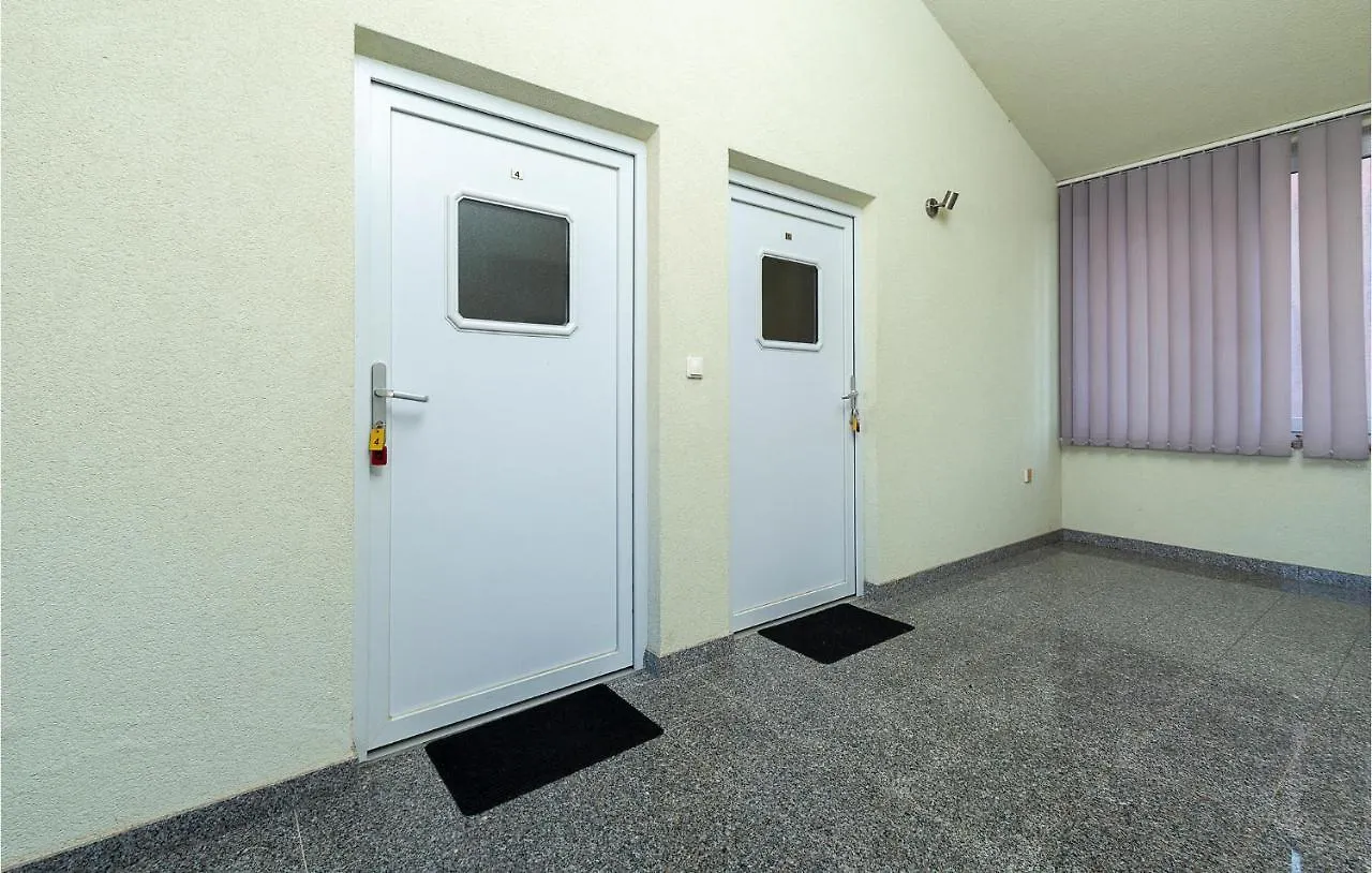 Gorgeous Apartment In Medulin With Wifi 0*,