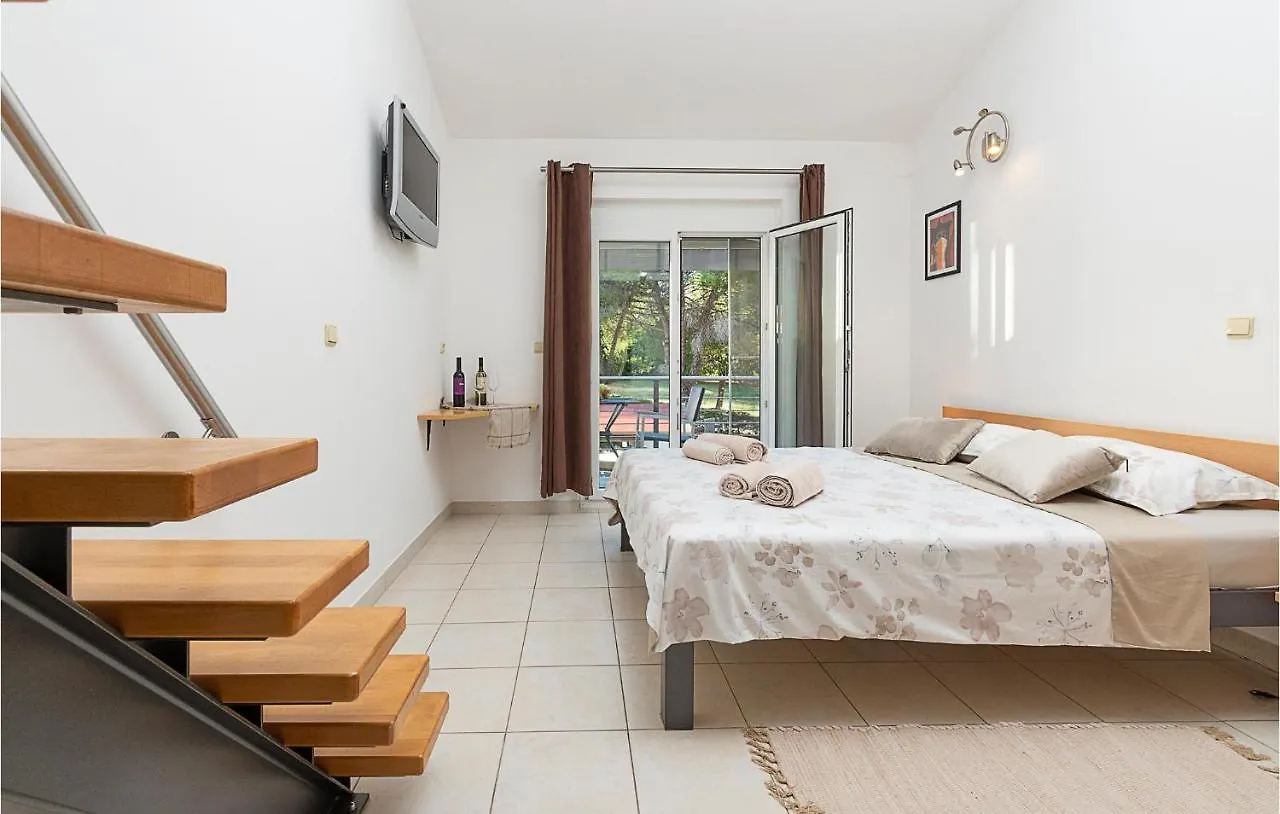Gorgeous Apartment In Medulin With Wifi