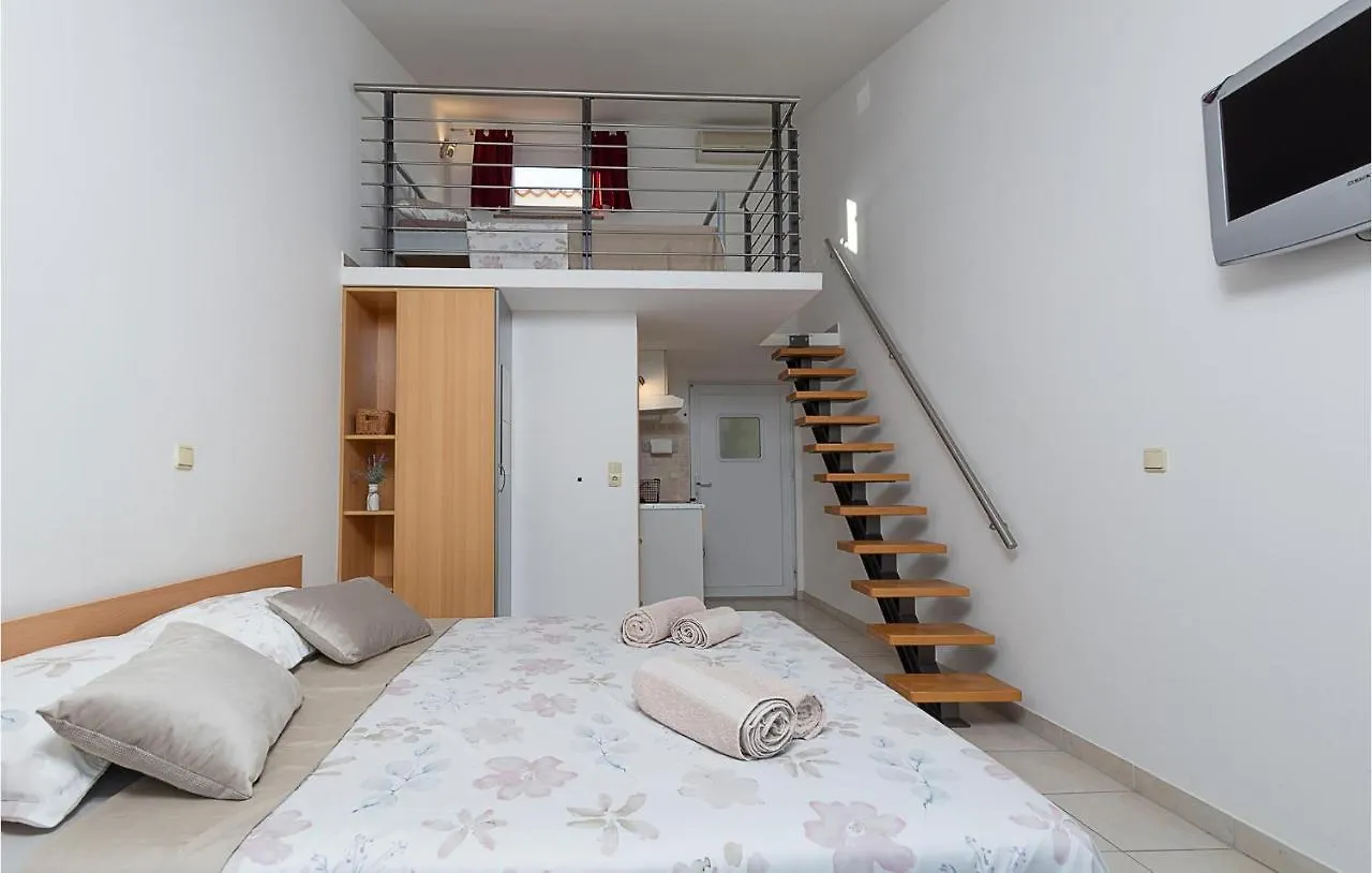 Gorgeous Apartment In Medulin With Wifi